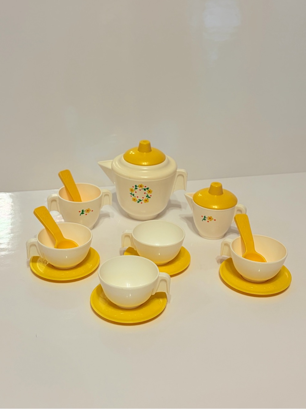 Vintage 1982 Fisher Price Toys Plastic Tea Set Play Dishes Pretend Kitchen FP